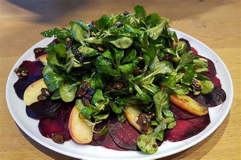 Carpaccio Von Roter Bete Mit Feldsalat Birnen Und K Rbiskernkrokant