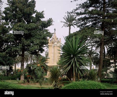 PLAZA DE AFRICA JARDIN MONOLITO A LA GUERRA DE AFRICA FOTO AÑOS 90