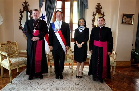 Nuevo Nuncio Presenta Sus Credenciales Critica