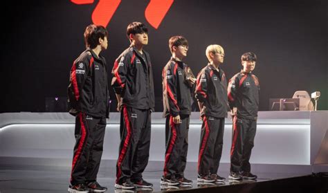 T De Faker Regressa S Vit Rias Ouro Na Esports World Cup