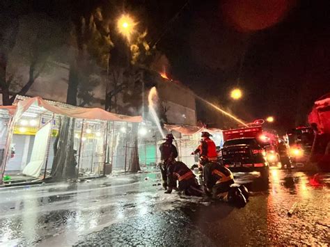 La Jornada Incendio Consume Bodega De Tenis En Tepito