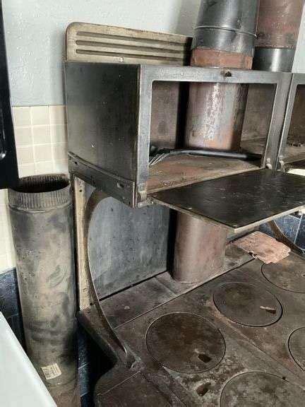 The Great Majestic Vintage Cast Iron Wood Stove Legacy Auction Company