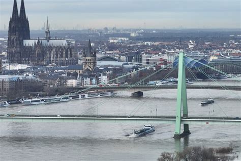 Hochwasser in NRW Pegel teils noch ansteigend Warnung für Köln