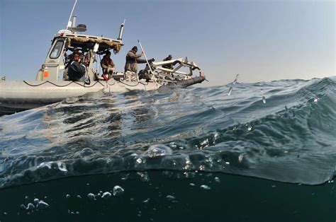 Unmanned Underwater Vehicle Uuv Operator Art Kuykendall Nara