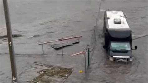 El huracán Ian provoca grandes inundaciones en Fort Myers y deja