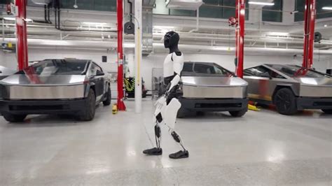 Tesla Unveils Upgraded Humanoid Robot Domus