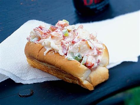 Best Homemade Lobster Roll Recipe Easy And Simple 2023