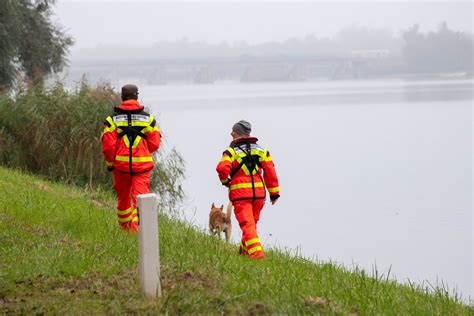 Suchhundestaffel Freiburg E V Wasserortung Rettungshunde Suchhunde