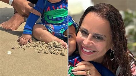 Viviane Araujo Encanta Ao Mostrar Primeira Ida Do Filho Praia A