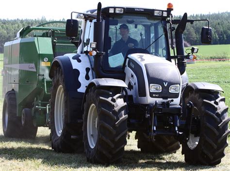 Maskinguiden Läs om traktorn Valtra N 142 Versu ATL