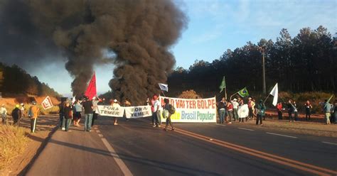 G Manifestantes Interditam Brs E Em Padre Carvalho E