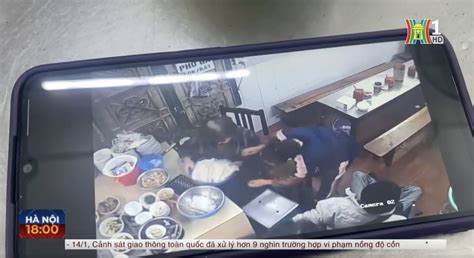 Qu N Ph B T U I Kh Ch Ng I Xe L N Tr Ch Xu T Camera Tiktoker Kh A B Nh Lu N Hot Trend