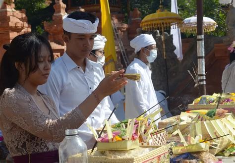 Hari Raya Pagerwesi Lindungi Diri Dari Hal Buruk Radar Bali