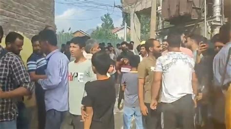 Local Alleged Bust A Sx Scandal In Nowgam Srinagar Awaam Ki