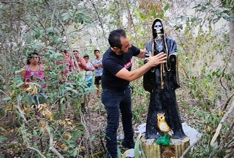 Encuentran Enterradas Im Genes Alusivas A La Santa Muerte En Una