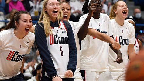 Fudd Scores 25 Helps No 10 Uconn Top No 7 Tennessee 75 56