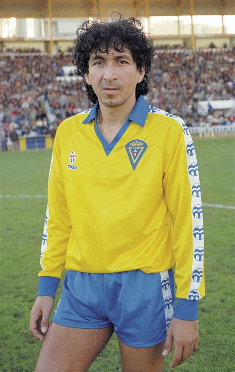 TEMPORADA 86/87 MÁGICO GONZÁLEZ EN EL CÁDIZ CF - Kiki Fotógrafo