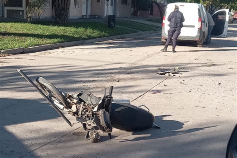 Un Motociclista Hospitalizado Tras Chocar Contra Una Camioneta Cuarto