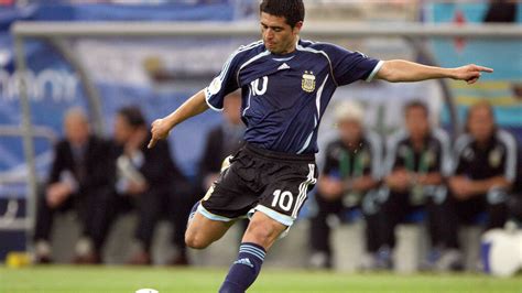 Riquelme Un Genio De 36 Años Que Anuncia Su Adiós Al Fútbol Tras Dos Décadas Inolvidables