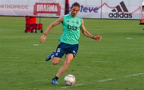 Filipe Luís analisa estilo de jogo do Flamengo e ressalta A diferença