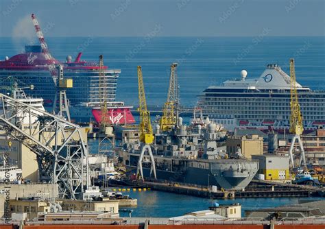 Foto Stock La Nave Militare Uss Mount Whitney Alle Riparazioni Navali