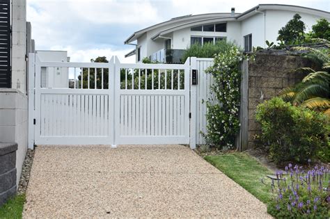 Hampton Style Automatic Rising Gates Northern Rivers Fencing