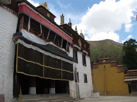 File:Sera Monastery front.jpg - Wikimedia Commons