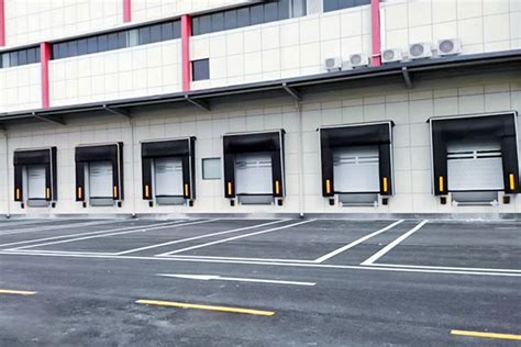 Enhancing Logistics Efficiency with Hydraulic Loading Dock Levelers ...