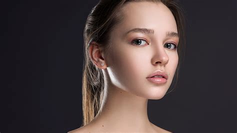 Girl Model Is Standing In Black Background HD Girls Wallpapers | HD ...