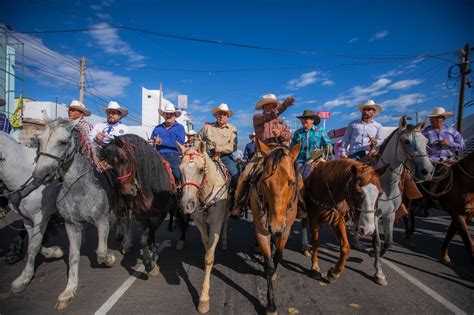 Encabeza Rocha Moya La Tradicional Cabalgata Revistas Culiac N