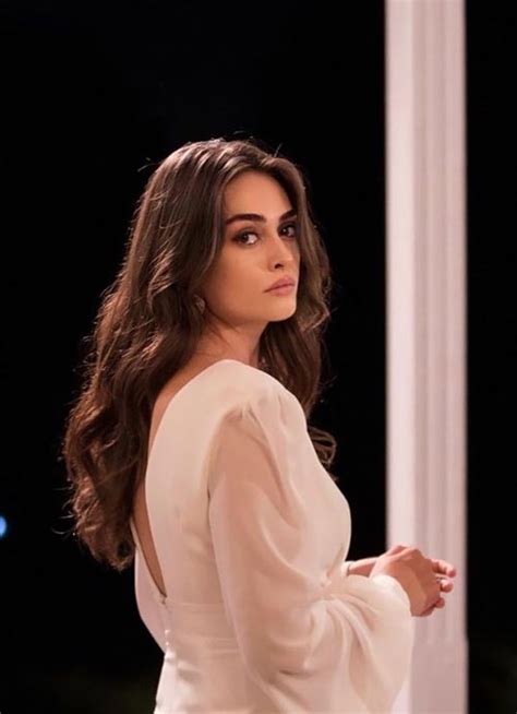 21 beautiful photos of Esra Bilgiç Turkish actress from Ramo and