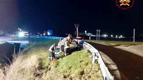 Incidente Granarolo Auto Si Ribalta E Resta In Bilico Su Un Canalone