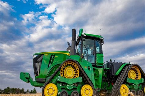 Nowe Ciągniki Serii 9 Firmy John Deere Mocniejsze I Bardziej