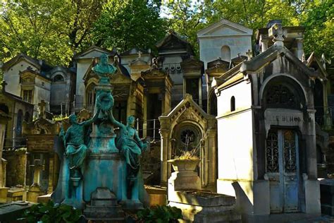 París tour guiado del cementerio de Père Lachaise GetYourGuide