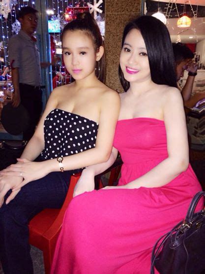 Cận cảnh nhan sắc mặn mà của CHỊ GÁI HOT GIRL HUYỀN BABY CHI GAI HOT GIRL HUYEN BABY