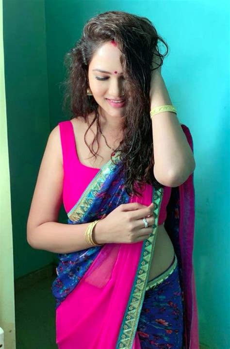 Kamna Pathak Sm X Hot Saree Social Media Indiancelebblog