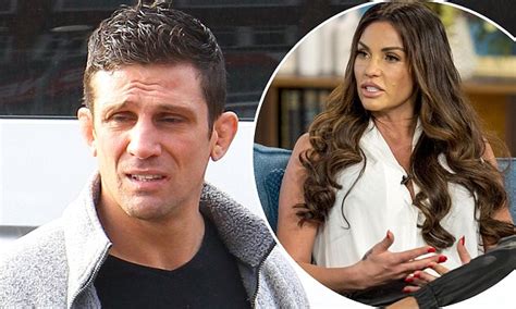 Pensive Alex Reid Steps Out Amid Revenge Porn Claims Daily Mail Online