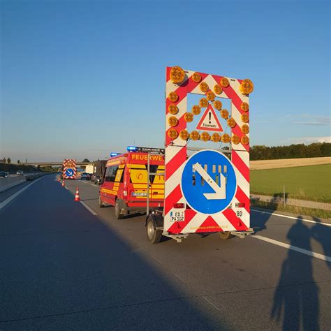 Thl Verkehrsunfall Lkw Bus Mit Eingeklemmter Person Feuerwehr