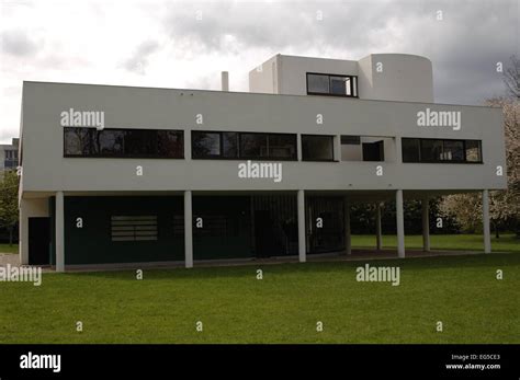 La France Poissy Villa Savoye Conçu Par Des Architectes Suisses Le