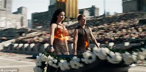Hunger Games Katniss And Peeta On Fire In Chariot
