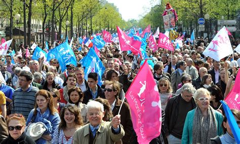 Thousands Take To Streets Of Paris To Protest Against Legalisation Of Gay Marriage Set To Pass