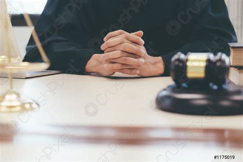 Concepto De Justicia Y Derecho Foto De Stock 1175019 Crushpixel