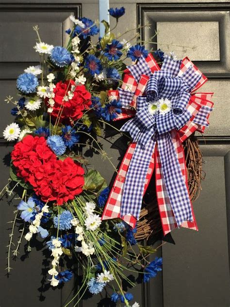 Super Patriotic Porch Independence Day Decoraion Ideas 42 HOMYSTYLE