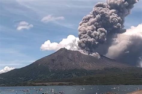 V Deo Vulc O Entra Em Erup O No Jap O E Levanta Colunas De Fuma A