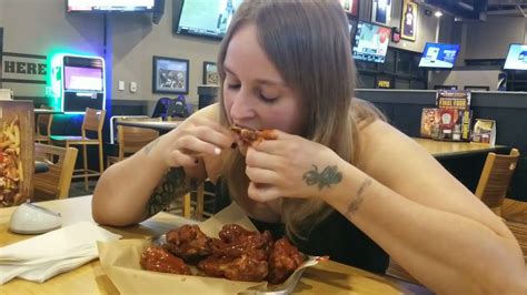 Blazin Carolina Reaper Spicy Wing Challenge Buffalo Wild Wings Youtube