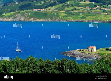 Ermita De Santa Catalina Mundaka En El Estuario De Urdaibai Reserva