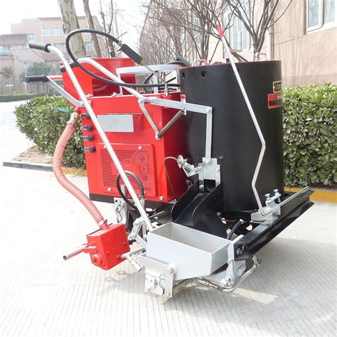 Self Propelled Hot Melt Paint Applicator With 65l Capacity Road