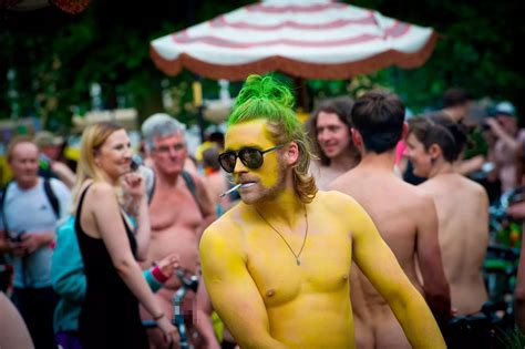 Naked Bike Ride In Manchester 2018 Manchester Evening News