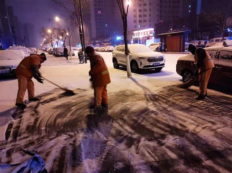 瑞雪迎春润平城 合力清扫保畅通 以雪为令，山西省大同市平城区在行动！！！清雪道路群众