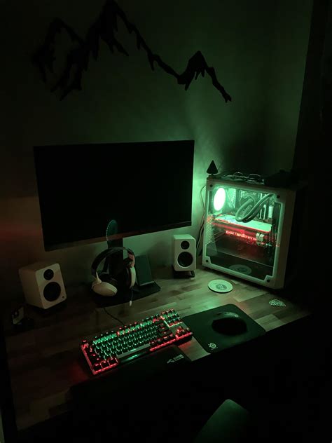 A Festive Battle Station Rbattlestations